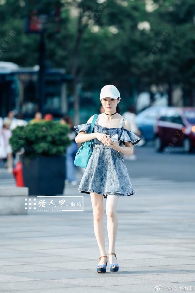精品街拍,杭州温柔小姐姐时尚出街搭配,满屏的大长腿