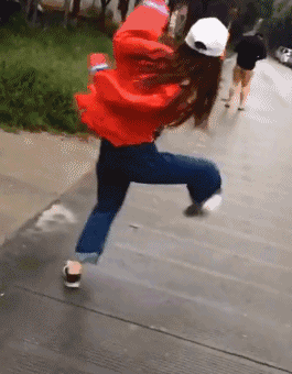 别抱走可以么 求你们了 骚年这个腿法不错.