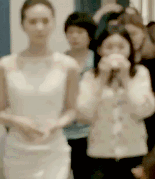 刘诗诗打底衫配阔腿裤气质如兰,网友:诗诗真大胆,裤子