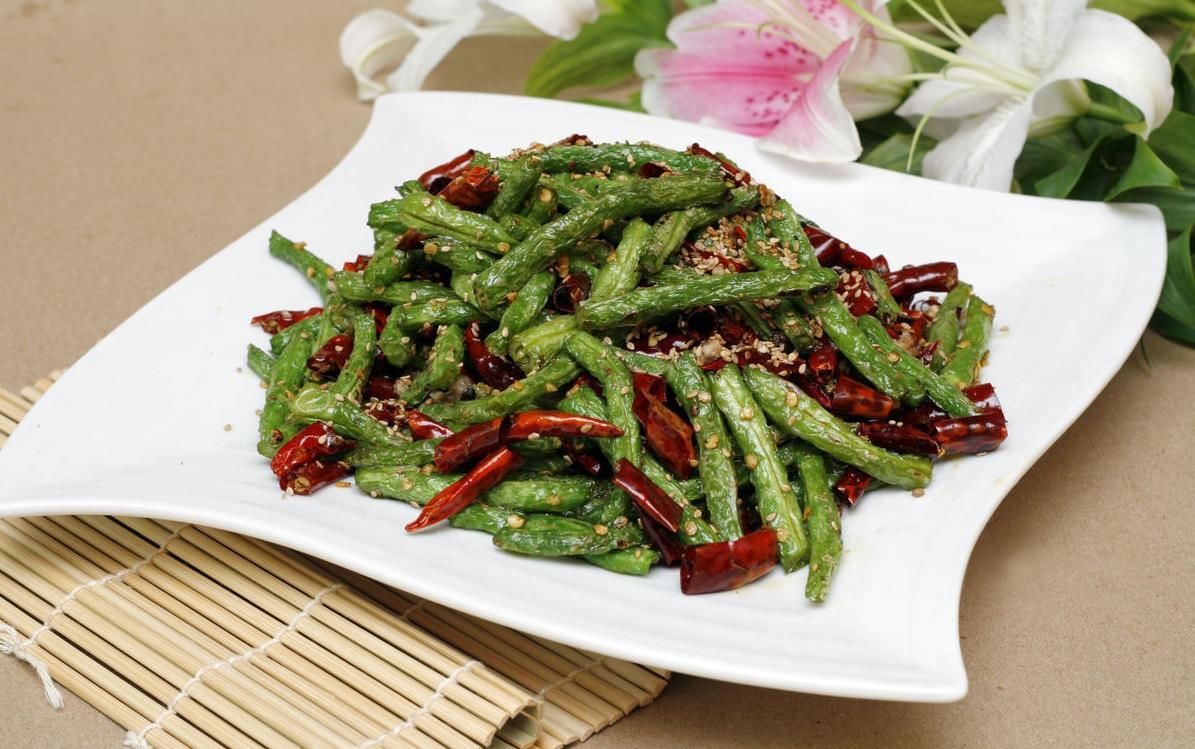 干煸豆角怎么做好吃?诀窍都在这里,这样做的豆角好吃又营养