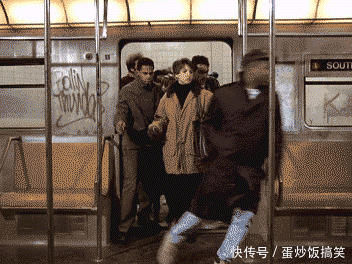 挤地铁的真实写照,血淋淋的啊