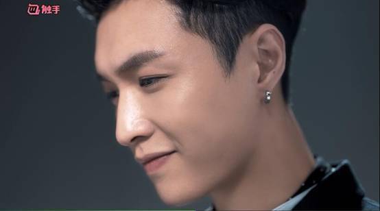张艺兴的n种表情:兴迷们这些图你可要保存了!