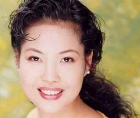 同是歌唱家李双江儿子,人生境况天差地别,真是同父不同命!