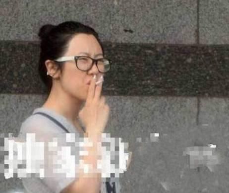 巴图大7岁女友脾气暴躁烟不离手,宋丹丹:不想管,也管不了