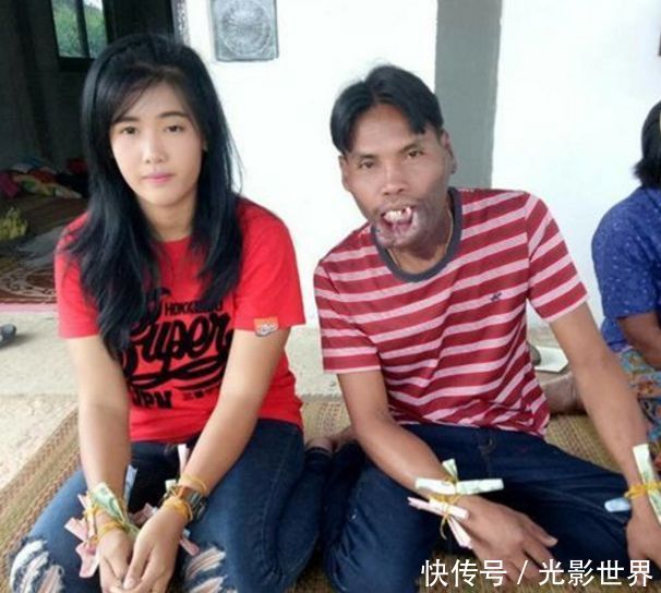 美女嫁给丑男,被旁人嫌弃,女子说出缘由后大家都夸