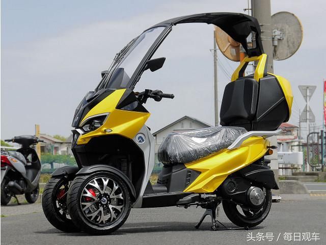 自带遮雨棚的意大利倒三轮摩托车!