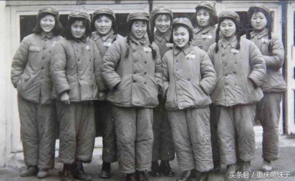 志愿军女兵真实旧照,巾帼英雄驰骋疆场,不惧任何困难