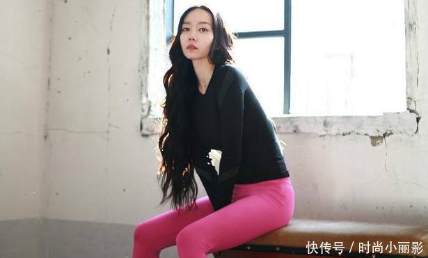 胸罩紧身裤:靓丽脱离的小姐姐,a胸罩又打底,穿出被闪耀美女养眼图片