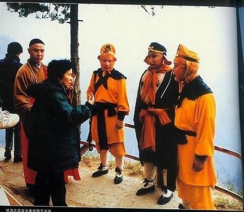 丁健是著名京剧演员,擅长猴戏,并在《西游记续集》中为六小龄童替身