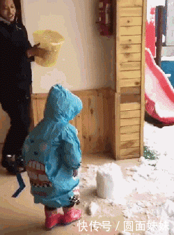 搞笑gif:这么细长,这还是腿吗,简直就是两根直立行走的筷子