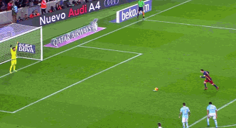 中,梅西本可亲自主罚一记任意球,让全世界球迷都可以看到他连续4场