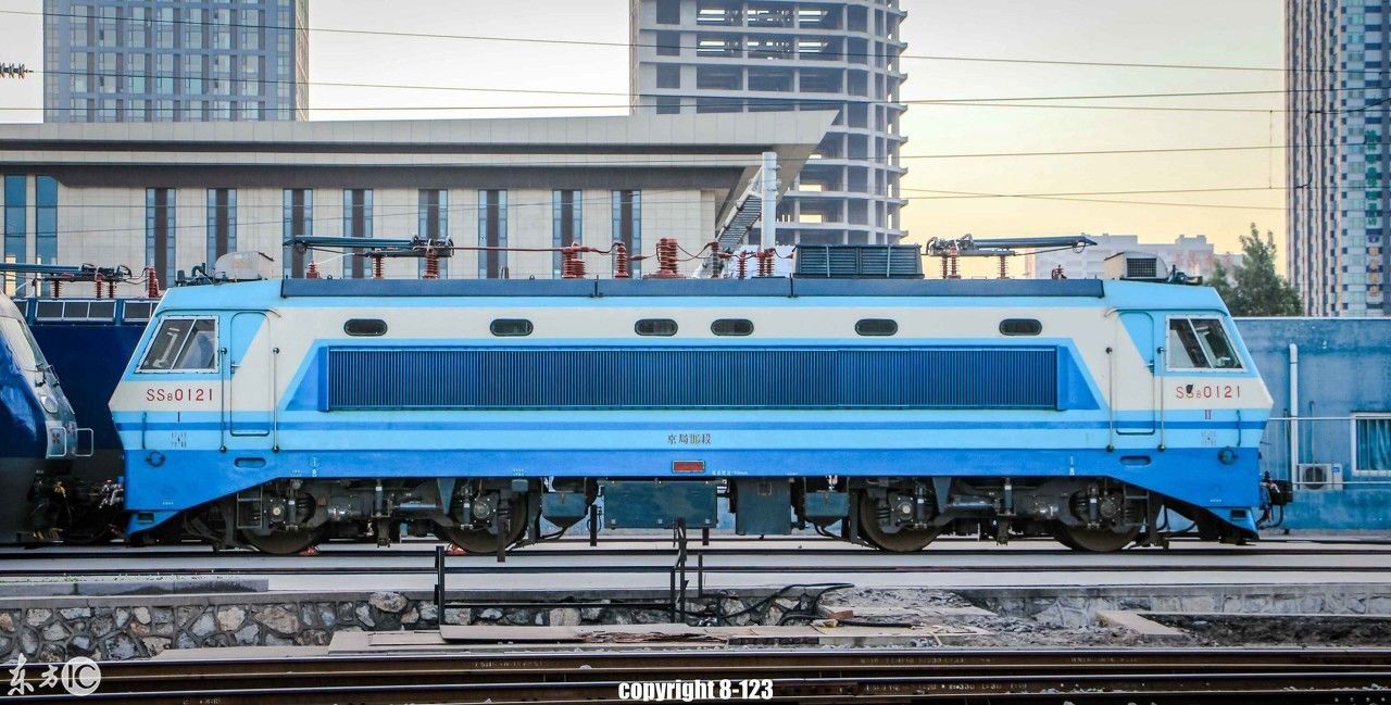 韶山8型电力机车:中国铁路运输的主力车型,正在逐渐退役!