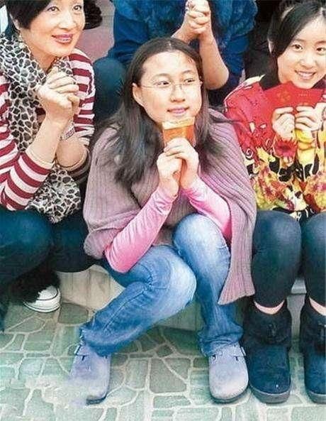 成龙终于公开承认小龙女,这下她却尴尬了!