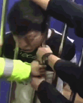 搞笑gif图:大妹子舔的那一下,我的灵魂都在颤抖