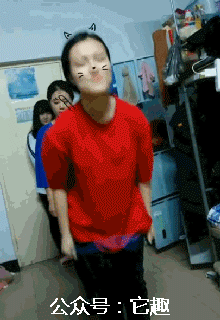 搞笑gif:大爷还是你大爷,大娘换了一茬又一茬!