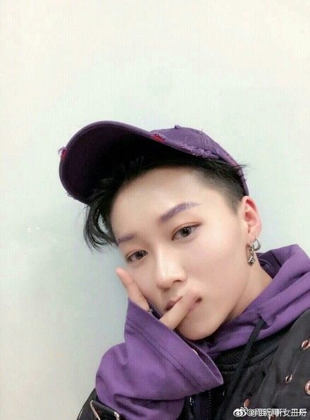 热血街舞团蜜蜂少女队刘雨昕参赛 刘雨昕个人资料简介
