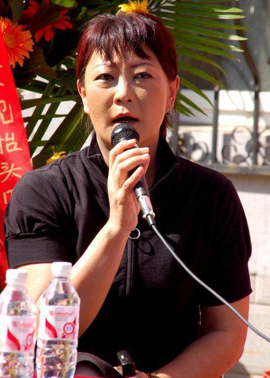 2004年,杨蕾最后一次出现在春晚舞台上,与郭达,郭冬临合演了小品