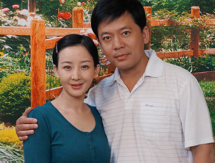 何政军的爱情啊,是在他还不出名的时候,当时的他才28岁,存款也少.