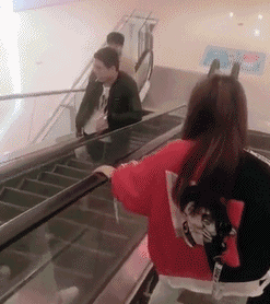 电梯吸烟就该打