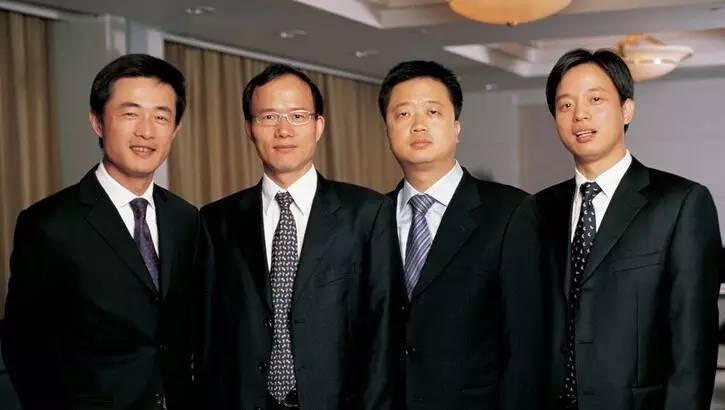 但我们并不是因为同班才创业,恰恰相反,是因为都跟郭广昌有关系,然后