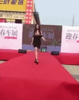 搞笑gif:大哥不感觉慎得慌吗-北京时间