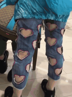 段子: 1,今天在工地搬砖,售楼妹子领过来一男一女来看房子,一看那女