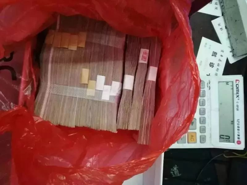 宜春好人多!美女护士捡到13万元现金不心动