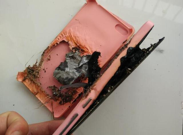 我的小米手机竟然爆炸了,幸好没炸伤人!