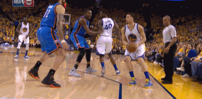 gif-威少转换进攻 汤神三分神准库里压哨上篮