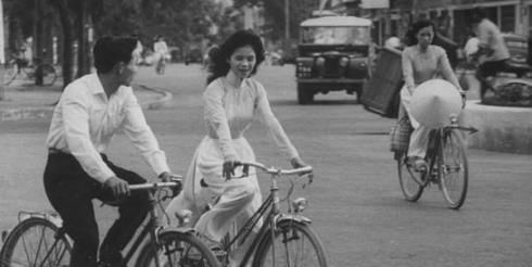 60年代罕见老照片:男子不讲卫生,最后一张女学生服装好开放!