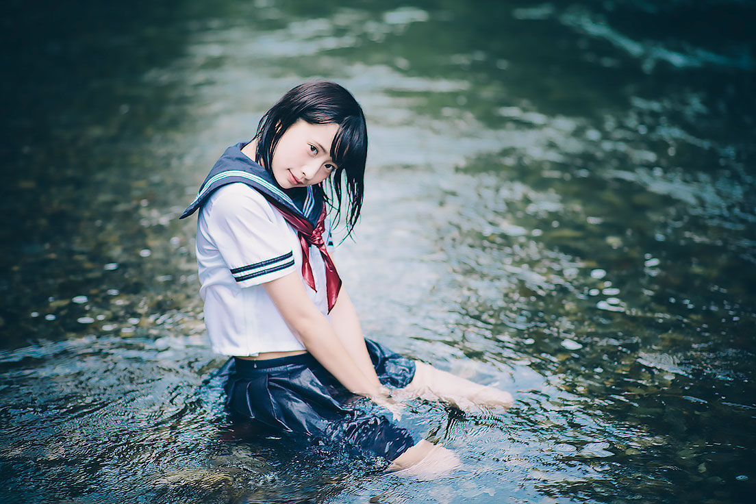 日本jk水手服青山绿水间的蓝白少女写真集