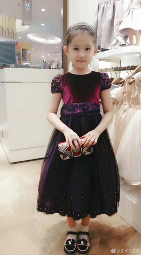 网友们纷纷觉得王亭文长大以后肯定是个大美女,作为演员方面能够取得
