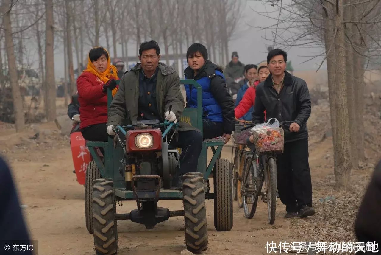 为什么农村每个村庄都会有个傻子,老人的回答让农民听