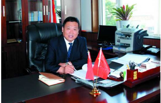 王春锋回应称,2015年8月他任职盂县农商行董事长的时候,王云厚确实请