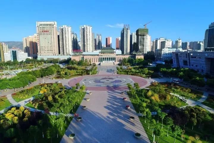 颜色胡度多市 经历了四季之美 西宁美景也有了四季的色彩 春天的西宁