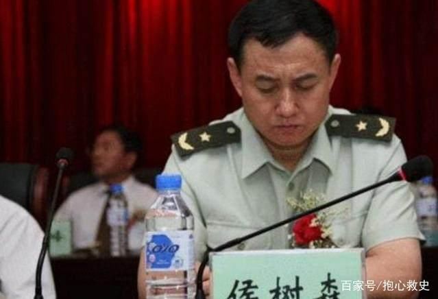 此人49岁被授少将,57岁晋升中将,61岁擢升上将,官职更