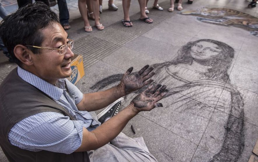 独腿乞丐用地板当画布,35年边走边画游遍大半个中国