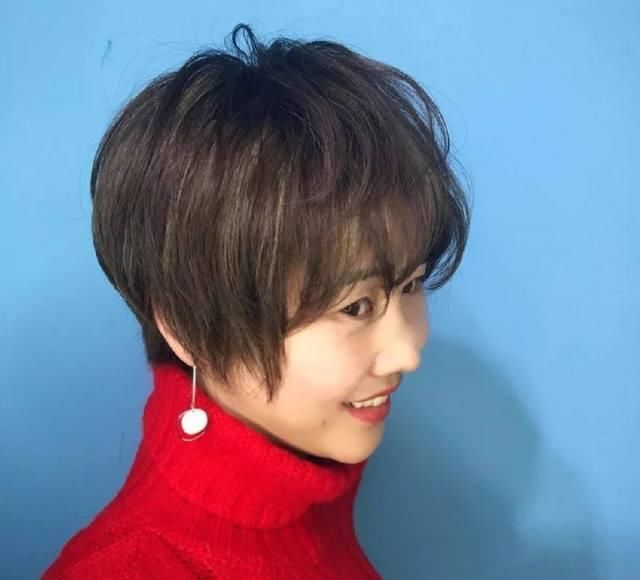 2018年女生最新流行什么烫发发型?纹理烫短发发型个性