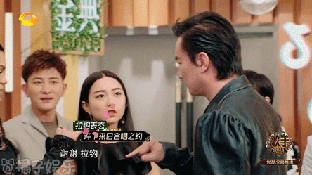 【gif】歌手遇到偶像是啥样?张天实力演绎了追星时的我