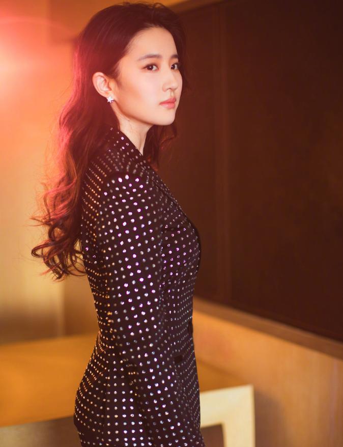 6位娱乐圈女星身高,刘亦菲170cm排第一,毛晓彤是最矮的!