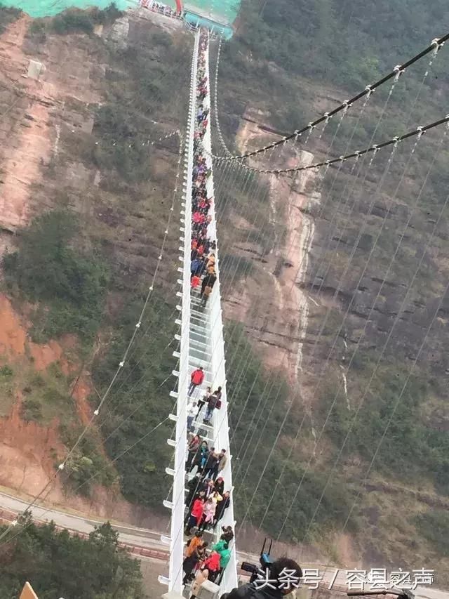 广西容县都峤山玻璃桥启用,后续更刺激:空中滑道,直升