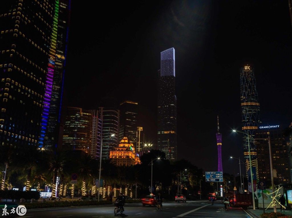 广州珠江新城的夜晚,城市灯火繁华,哪一盏灯是属于你的