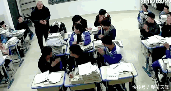 搞笑gif:看把你能的,不就怀个孕嘛!