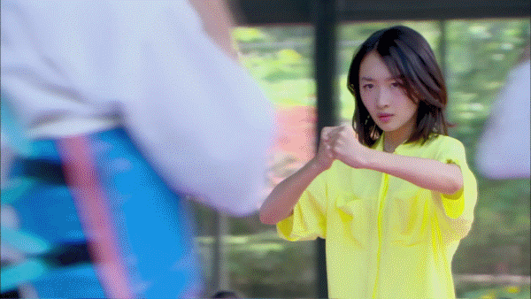 影后周冬雨拍新片武力值max 狂扇女二耳光