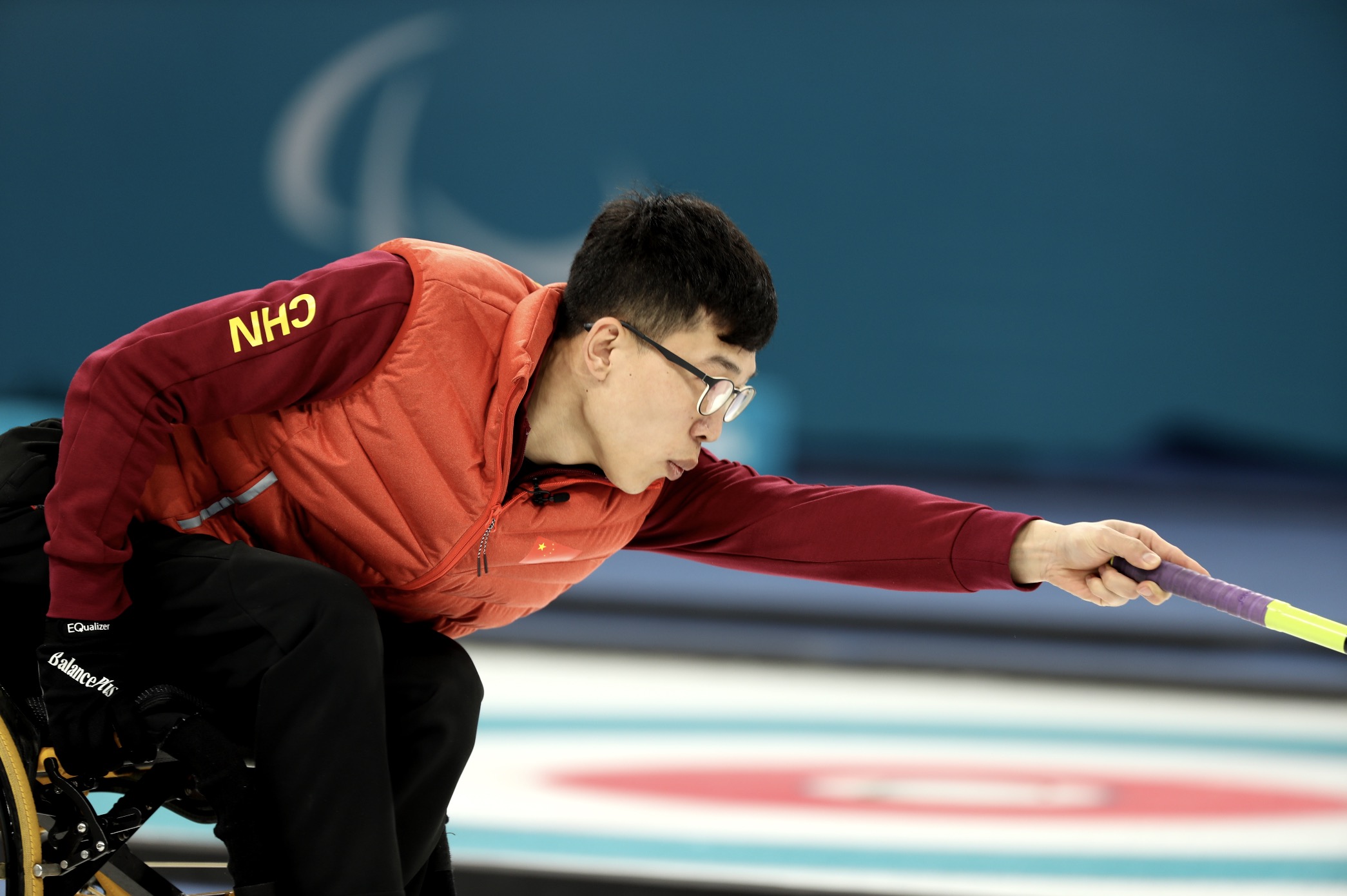 平昌冬残奥会中国轮椅冰壶队夺冠 北京市残疾人运动员