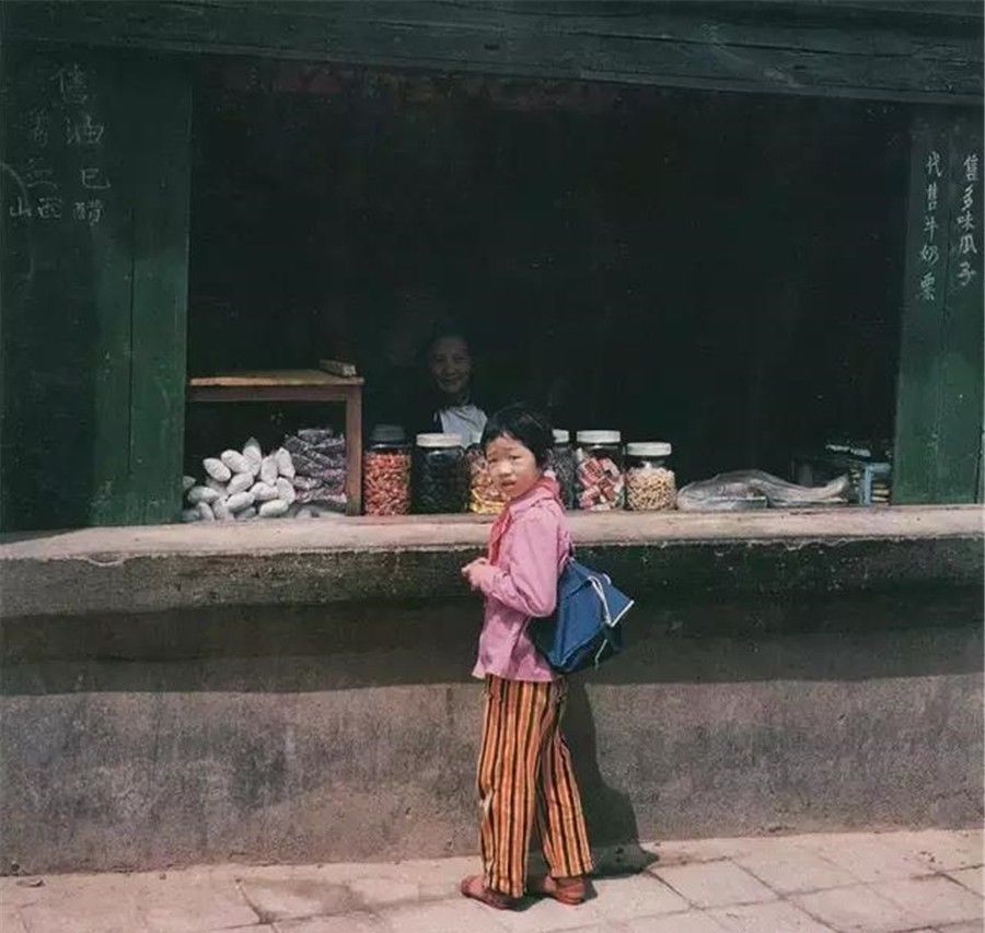 日本摄影家拍摄的中国80年代的童年生活高清老照片