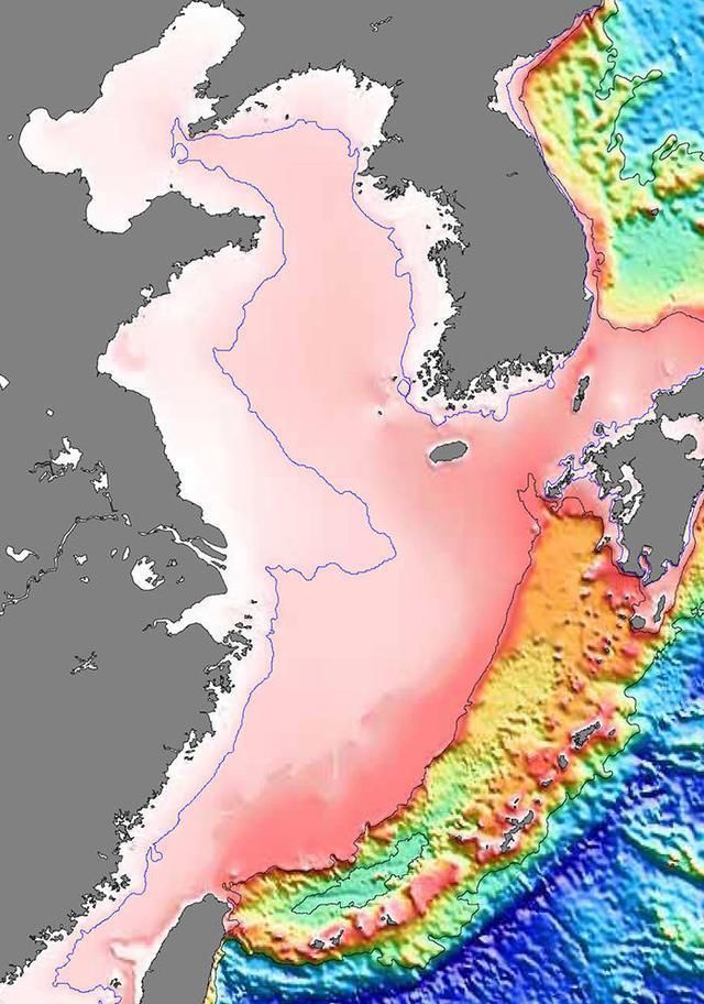 图片为东亚海域的水深示意图,中国周边海区除去南海以来,水下环境非常