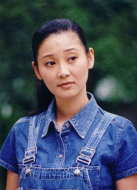 徐帆是冯小刚老婆,虽然长期在北京居住,但是国籍已经改为加拿大.