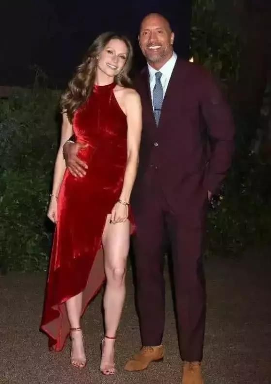 道恩·强森从体育界跳槽到影视圈,顶着打酱油的旗号,干着极为专业的