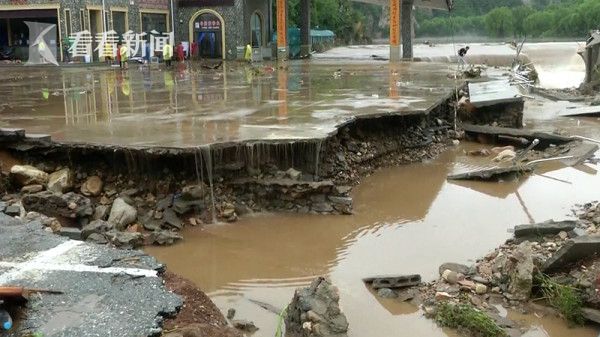 在应对这场历史罕见特大暴雨过程中,辽宁的基层干部全部下到一线,提前